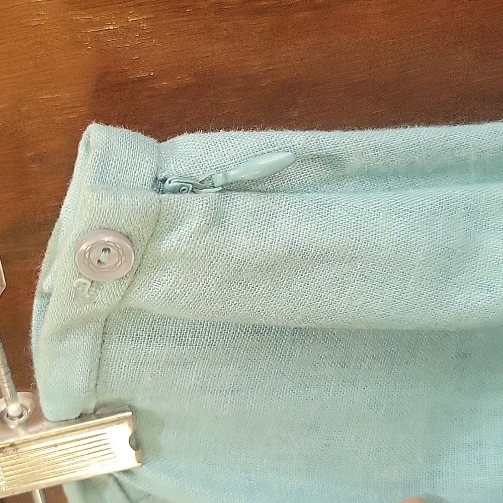 Beautiful linen/rayon long skirt made by Sag Harbor, size 12. - Picture 4 of 5